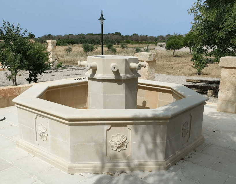 Fontana in pietra leccese