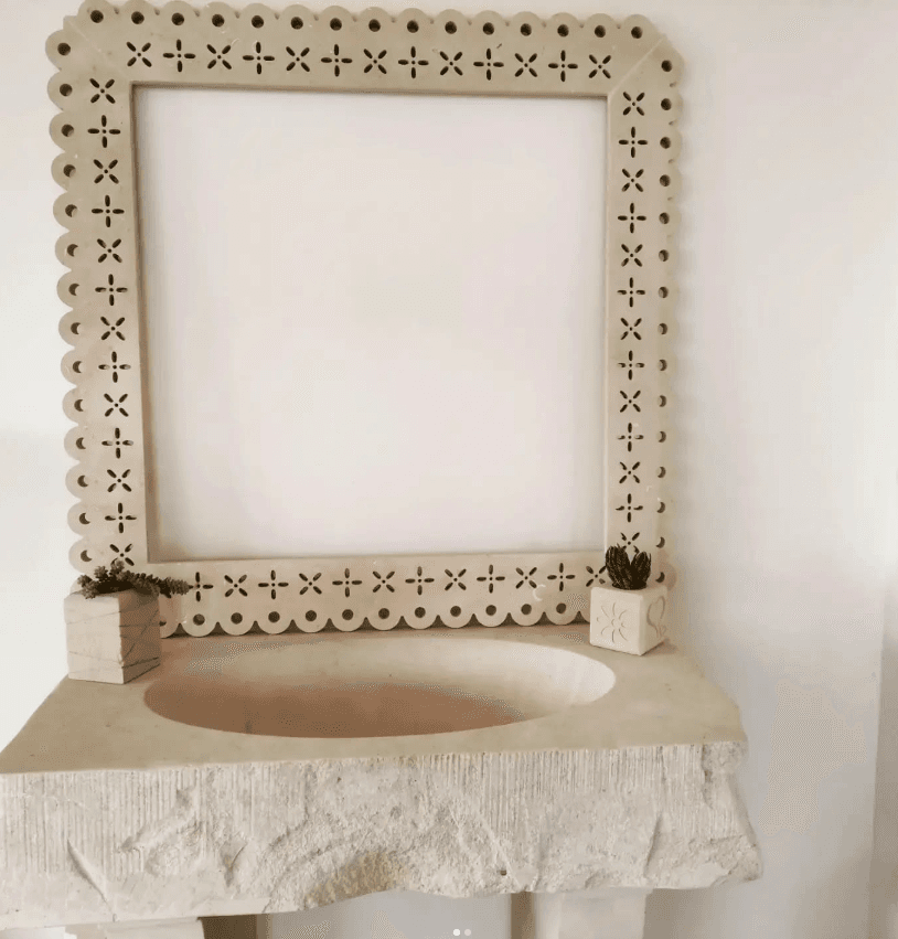 Lavabo e cornice specchio