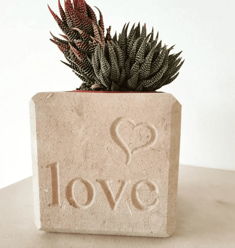 Portafiori in pietra leccese